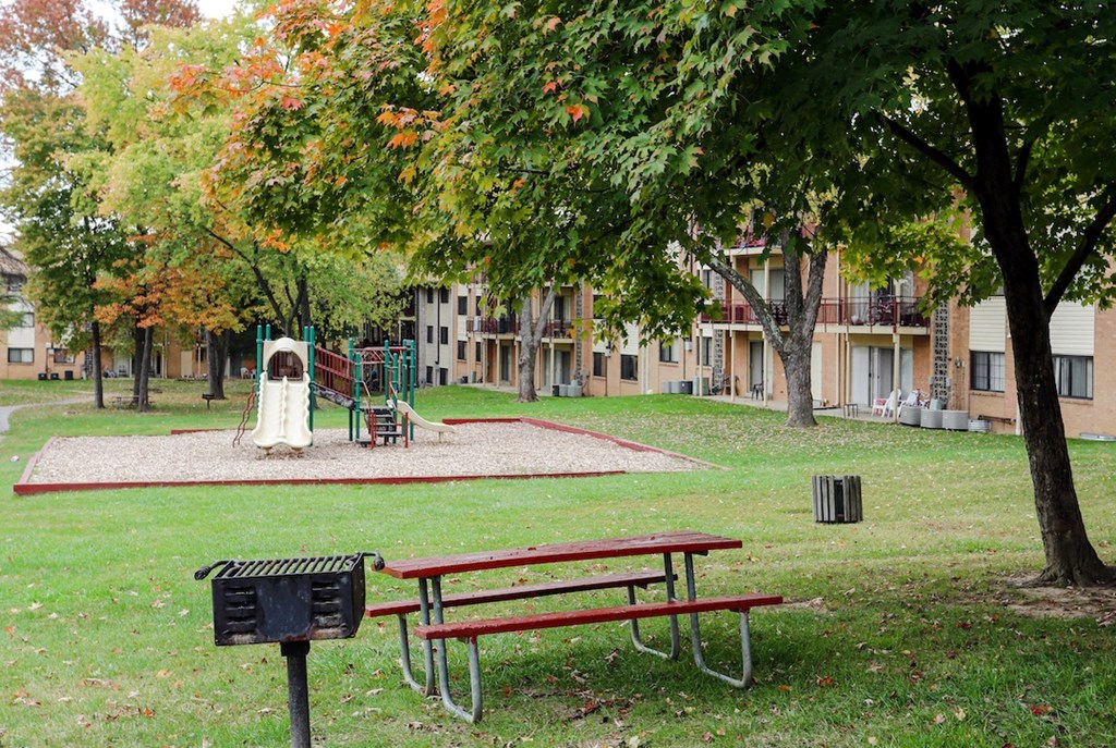 Laurel Park & Laurelton Court Apartments, 801 8th Street, Laurel, MD